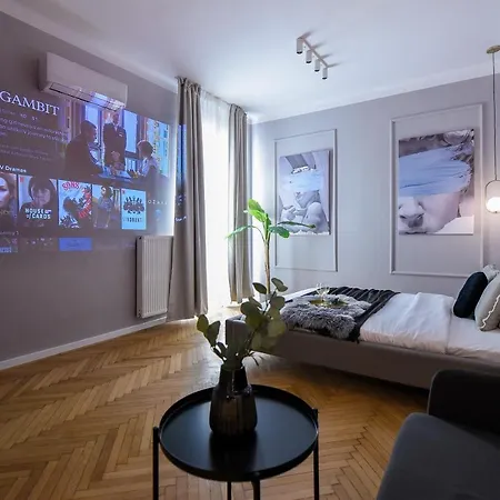 Modern - Central With Wall Projector Near Radisson Bucharest