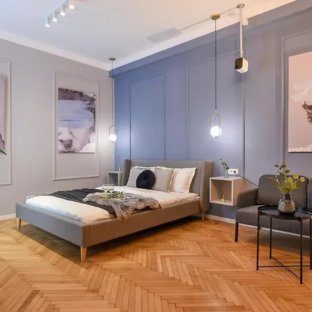Modern - Central With Wall Projector Near Radisson Apartment Bucharest