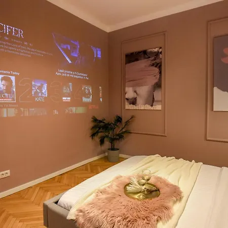 Modern - Central With Wall Projector Near Radisson *