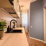 Modern - Central With Wall Projector Near Radisson *