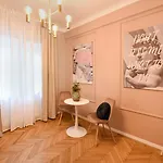 Апартаменти Modern - Central With Wall Projector Near Radisson *