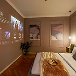 Modern - Central With Wall Projector Near Radisson