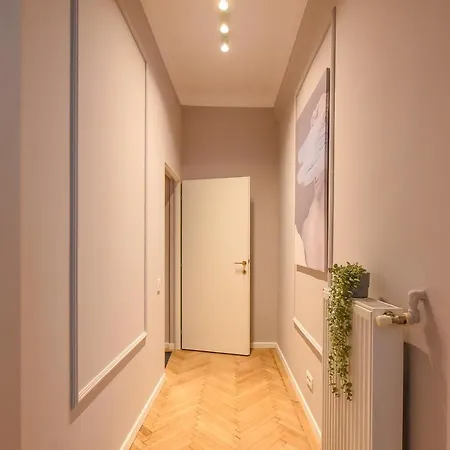 Modern - Central With Wall Projector Near Radisson Апартаменты Бухарест