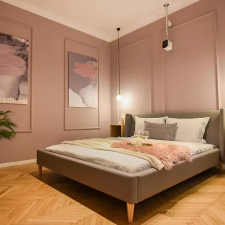 شقة Modern - Central With Wall Projector Near Radisson