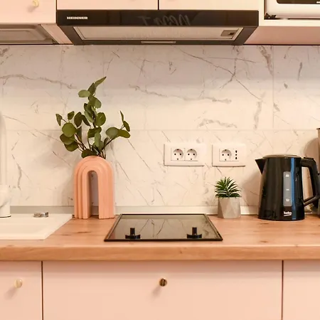 Modern - Central With Wall Projector Near Radisson 아파트 *