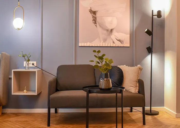 Modern - Central With Wall Projector Near Radisson