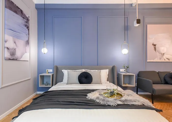 Modern - Central With Wall Projector Near Radisson شقة