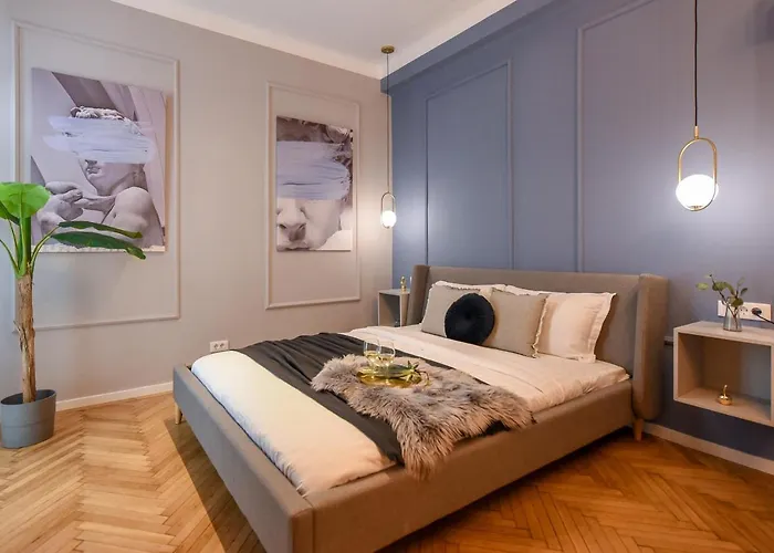 Modern - Central With Wall Projector Near Radisson شقة بوخارست