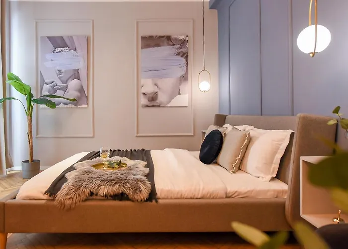 Modern - Central With Wall Projector Near Radisson