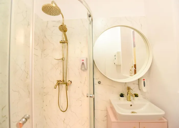 Modern - Central With Wall Projector Near Radisson * بوخارست