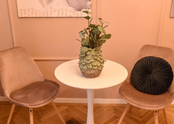 Modern - Central With Wall Projector Near Radisson