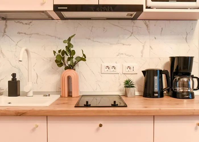 Modern - Central With Wall Projector Near Radisson شقة *