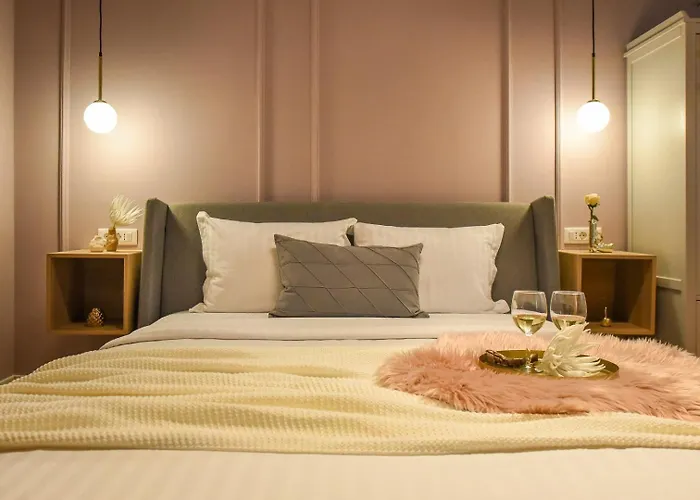 Modern - Central With Wall Projector Near Radisson شقة بوخارست