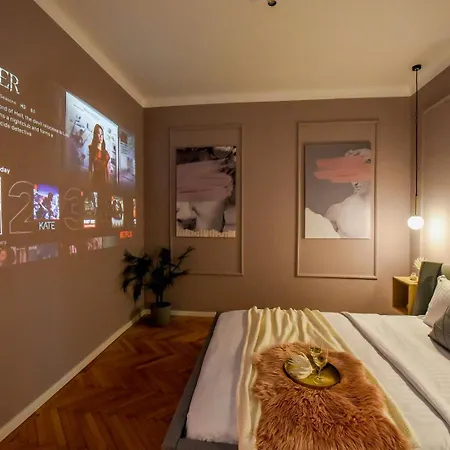 Modern - Central With Wall Projector Near Radisson